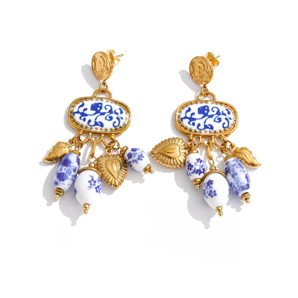 Brinco feminino flor ceramica azul vintage aco dourado