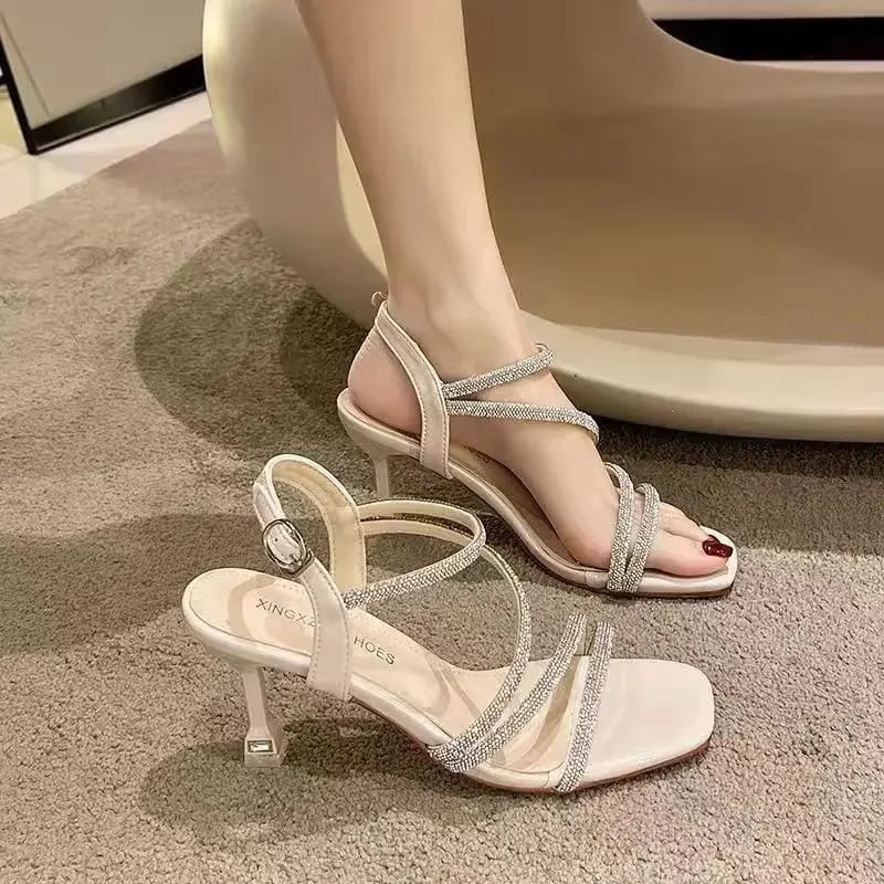 Sandália Feminina de Salto Alto Fino com Strass - Vista Principal - Lojas LA