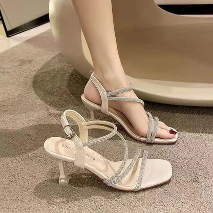 Sandália Feminina de Salto Alto Fino com Strass - Vista Principal - Lojas LA