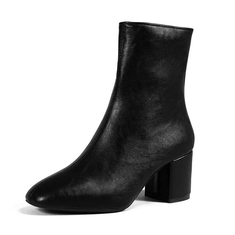 Bota Feminina de Couro Envernizado Salto Alto Bloco - Detalhe Salto Bloco - Lojas LA