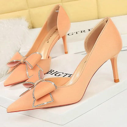 Sapato Feminino de Salto Fino em Cetim Premium - Vista Lateral - Lojas LA