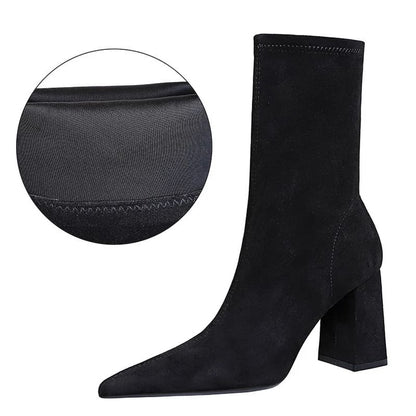 Bota Feminina Preta De Couro Salto Alto Bloco - Detalhe Salto - Lojas LA