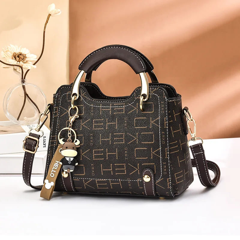 Bolsa Pequena de Ombro Quadrada Feminina - Detalhe Alça - Lojas LA