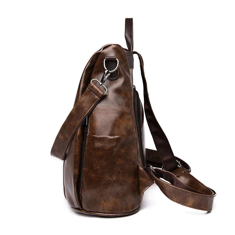 Mochila feminina de luxo sendo usada look trabalho