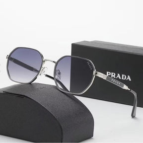 Modelo usando oculos Prada feminino premium de luxo
