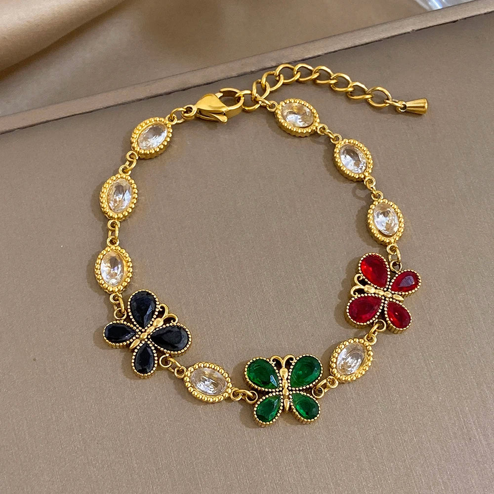Pulseira Feminina Dourada Borboleta com Zircônia — Vista Frontal | Lojas LA