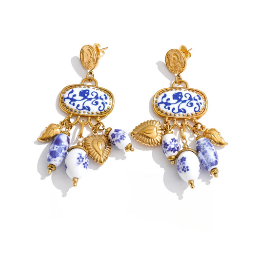 Brinco feminino flor ceramica azul vintage aco dourado