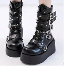 Bota Coturno Feminina Gotica - Modelo 01 Vista Frontal - Lojas LA