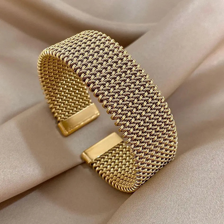 Bracelete Dourado Feminino Grosso Vintage - Vista Principal - Lojas LA