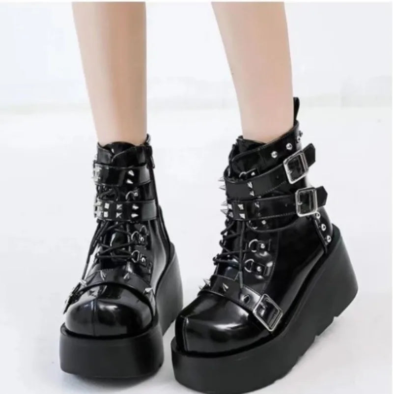 Bota Coturno Feminina Estilo Rock Plataforma - Vista Conjunto - Lojas LA