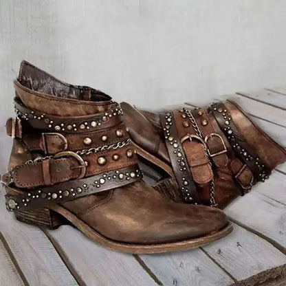 Bota Ankle Boot Feminina Estilo Britânico com Fivela Salto Bloco Marrom - Vista Principal - Lojas LA