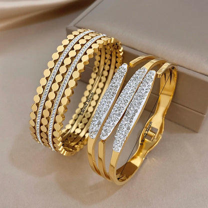 Pulseira Bracelete Feminina Dourada com Zircônia — Vista Frontal | Lojas LA