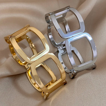 Bracelete Feminino Geométrico Vazado Aço Inoxidável - Versão Prata - Vista Principal - Lojas LA
