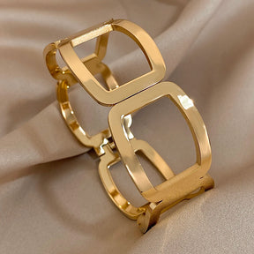 Bracelete Feminino Geométrico Vazado Aço Inoxidável - Versão Dourada - Vista Principal - Lojas LA