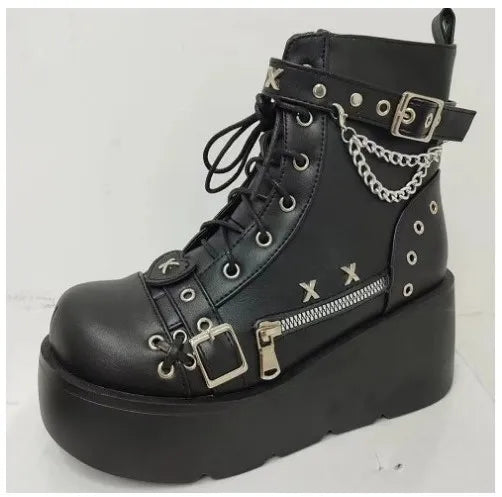 Bota Coturno Feminina Estilo Gotico Impermeavel - Detalhe Sola Borracha - Lojas LA