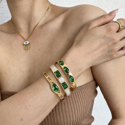 Bracelete Feminino Dourado com Zircônia Verde — Vista Frontal | Lojas LA