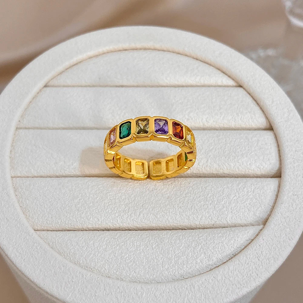 Pulseira Feminina Dourada Zircônia com Anel de Pedras - Detalhe Anel - Lojas LA