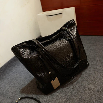 Bolsa de Couro Crocodilo Grande Capacidade - Versão Preta - Lojas LA
