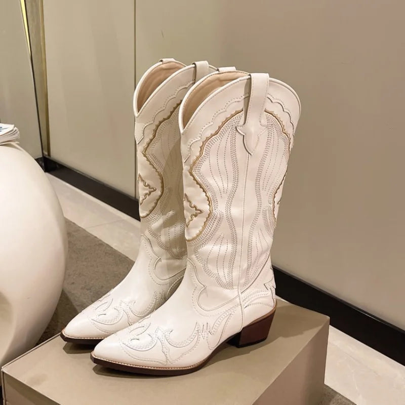 Bota Texana Feminina de Couro Impermeável Cano Médio - Detalhe À Prova Dágua - Lojas LA