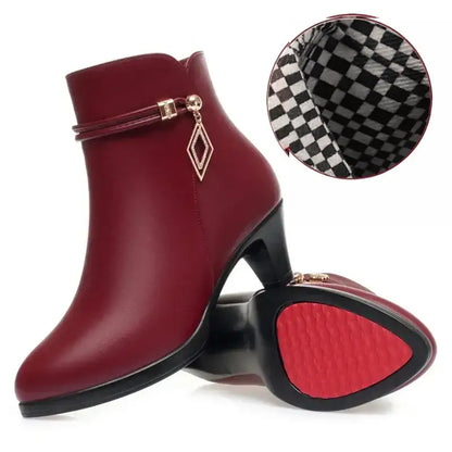 Bota Cano Curto Feminina de Couro Premium - Versão Vermelha - Lojas LA