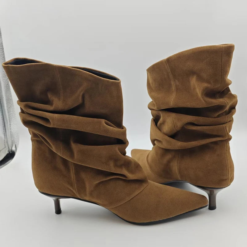 Bota de Salto Baixo Feminina Retrô Elegante - Vista Frontal - Lojas LA