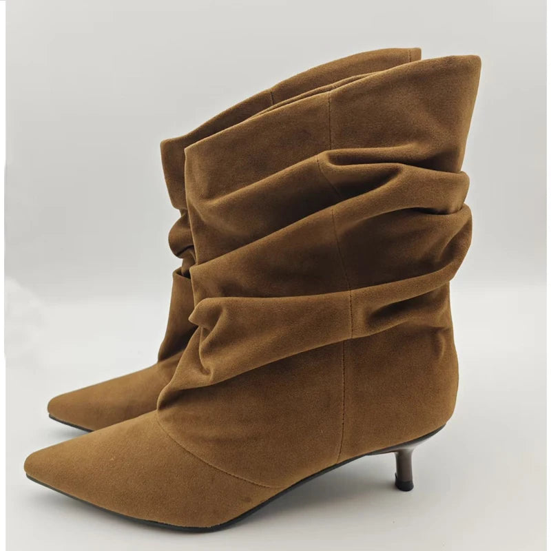 Bota de Salto Baixo Feminina Retrô Elegante - Vista Lateral Salto - Lojas LA