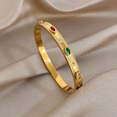 Pulseira Bracelete Feminino Vintage Zircônia Premium Dourado - Vista Frontal Braço - Lojas LA