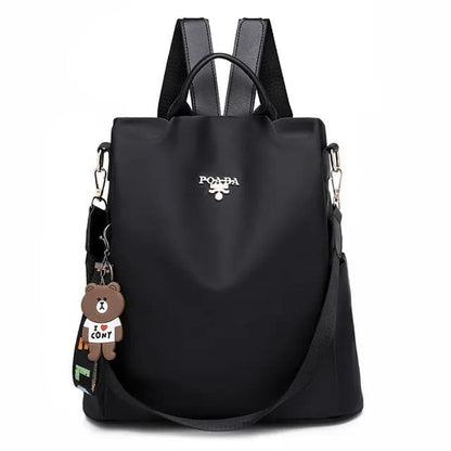 Mochila oxford feminina impermeável sendo usada look trabalho