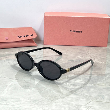 Óculos de Sol Feminino Redondo Miu Miu - Versão Preta - Lojas LA