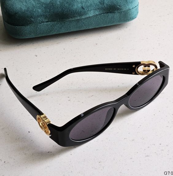 Óculos de Sol Gucci Preto Oval Frame - Vista Completa - Lojas LA