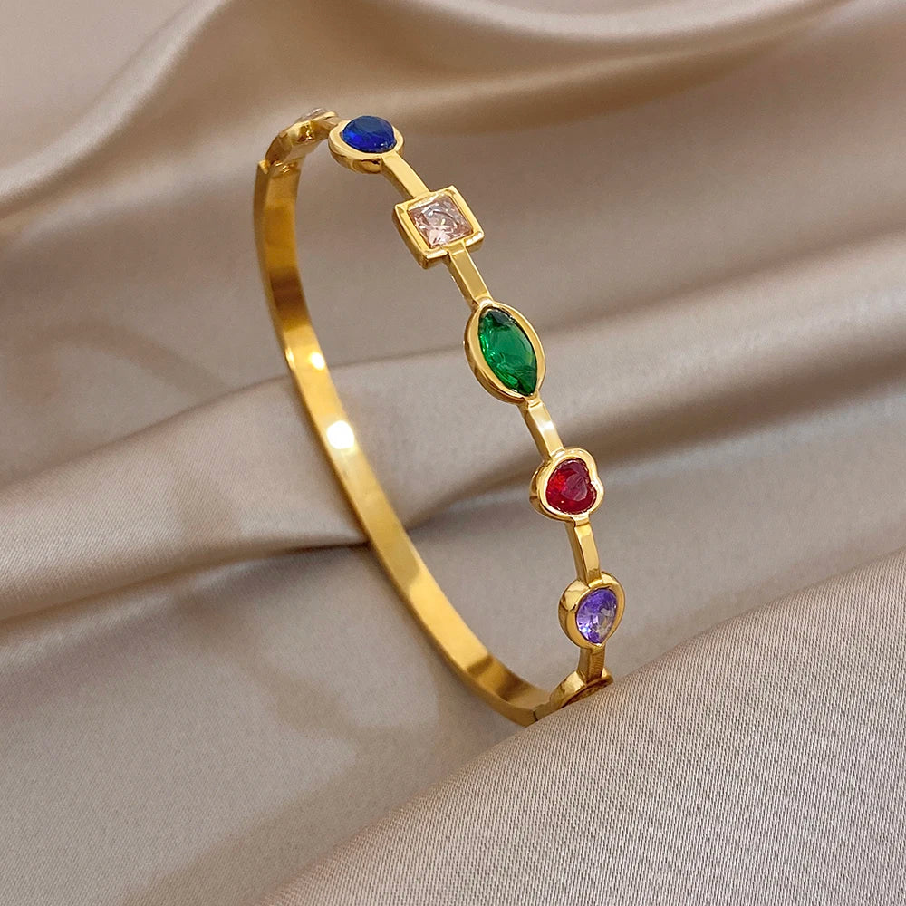 Pulseira Feminina Dourada Zircônia com Anel de Pedras - Vista Lateral - Lojas LA