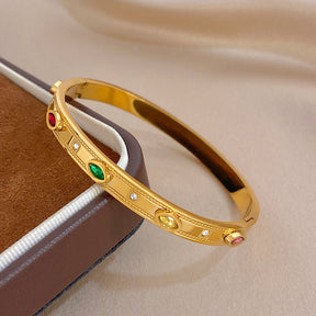 Pulseira Bracelete Feminino Vintage Zircônia Premium Dourado - Vista Lateral - Lojas LA