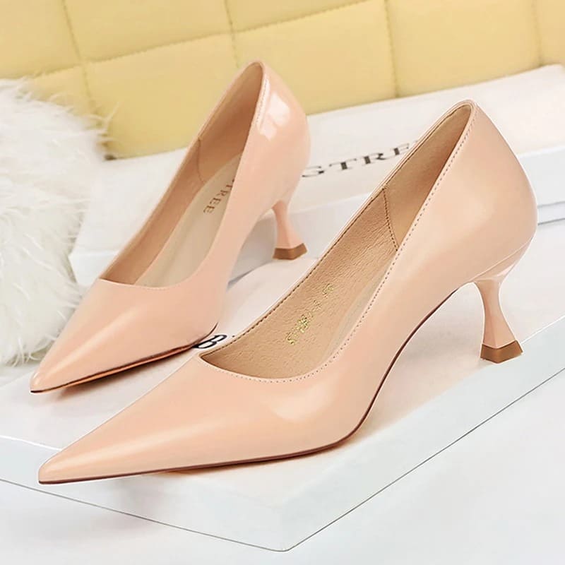 Sapato Scarpin Feminino Salto Baixo 5cm Clássico Modelo GRAZI - Versão Preta - Lojas LA