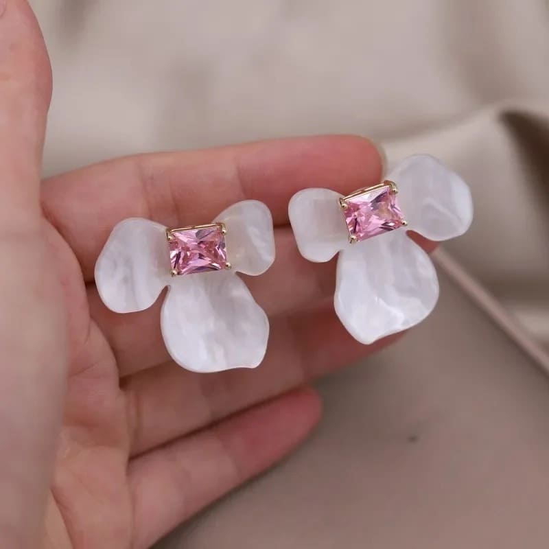 Brinco Flor com Cristais Coloridos Feminino Delicado - Versão Rosa - Lojas LA