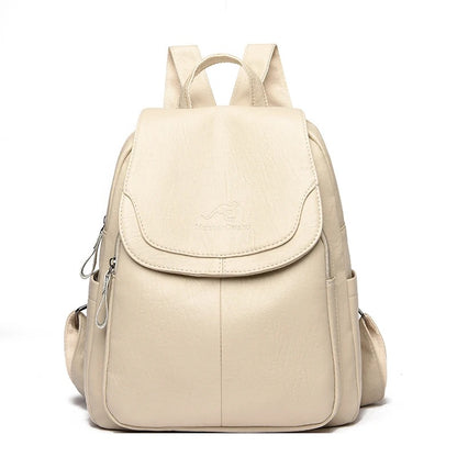 Mochila feminina vintage couro sendo usada look boho