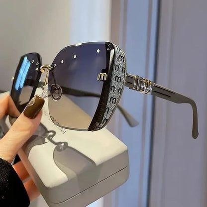 Óculos de Sol Feminino Marca de Luxo Premium - Vista Lateral - Lojas LA