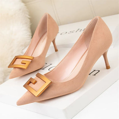 Sapato Feminino de Salto Alto Fino Modelo GALYSTEU - Detalhe Salto - Lojas LA