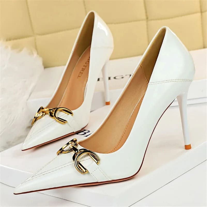 Sapato Scarpin Feminino Salto Médio 7cm Modelo PAULA - Versão Preta - Lojas LA
