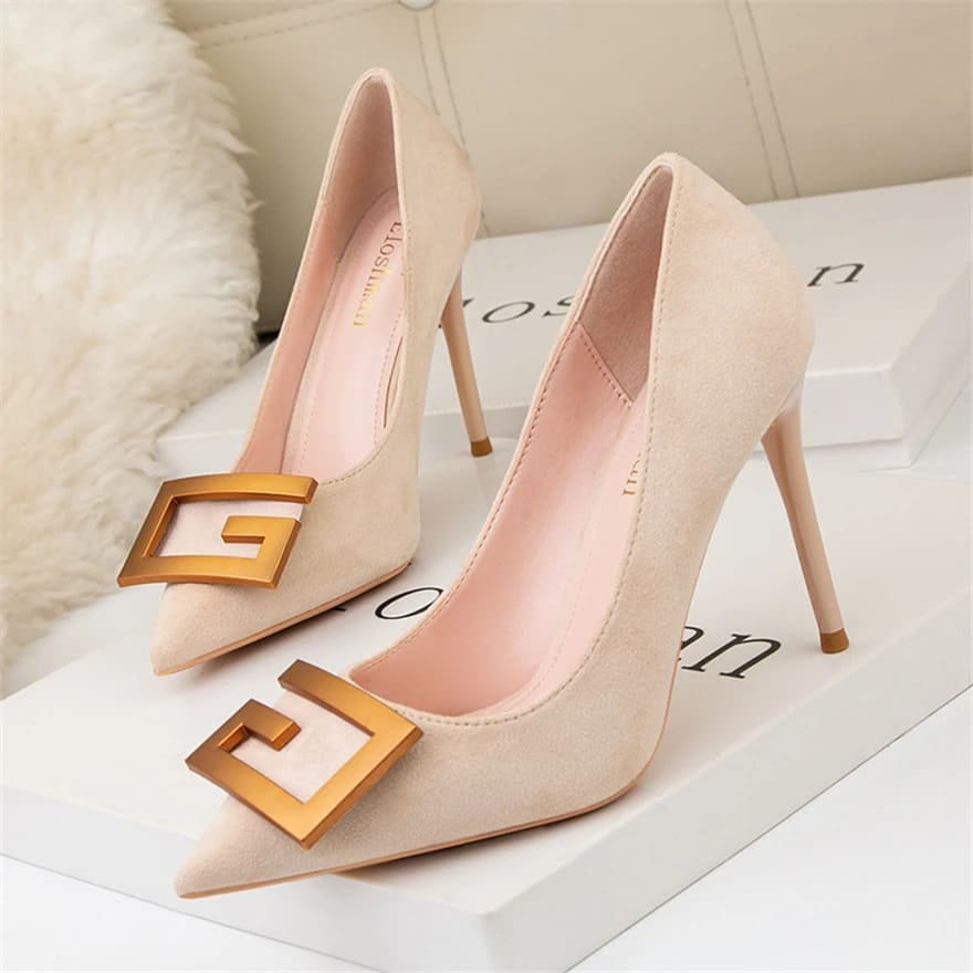 Sapato Feminino de Salto Alto Fino Modelo GALYSTEU - Detalhe Bico - Lojas LA