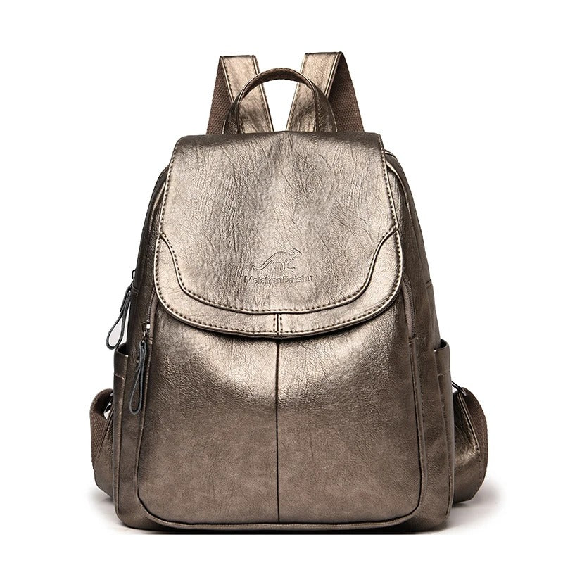 Mochila feminina vintage couro preta — look casual
