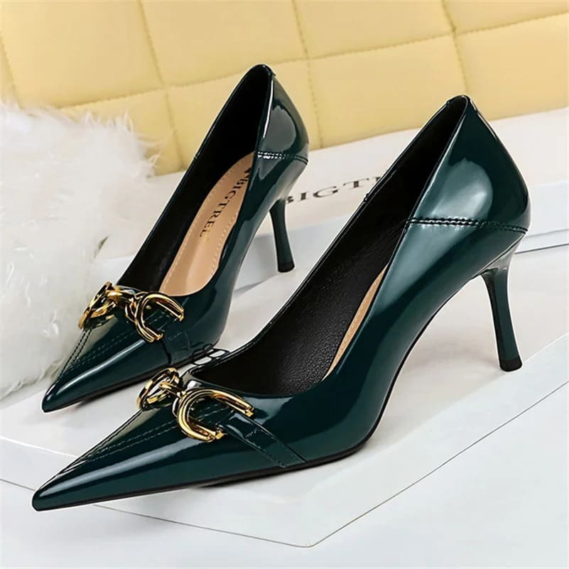 Sapato Scarpin Feminino Salto Médio 7cm Modelo PAULA - Detalhe Salto - Lojas LA