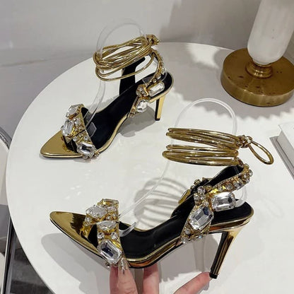 Sandália de Salto Fino Feminino Bico Folha Modelo PÉTALA - Vista Lateral - Lojas LA