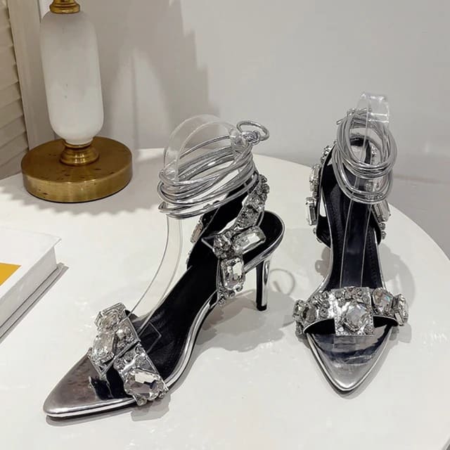 Sandália de Salto Fino Feminino Bico Folha Modelo PÉTALA - Vista Principal - Lojas LA
