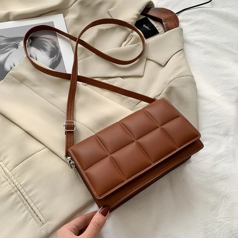 Bolsa Feminina em Couro Ecológico Premium - Detalhe Alça - Lojas LA