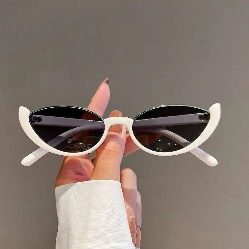 Óculos de Sol Feminino Pequeno Oval Moda Atual - Versão Preta - Lojas LA