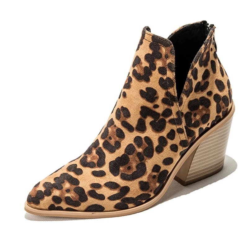 Bota Feminina de Couro Salto Baixo Bloco Cobra - Versão Leopardo - Lojas LA