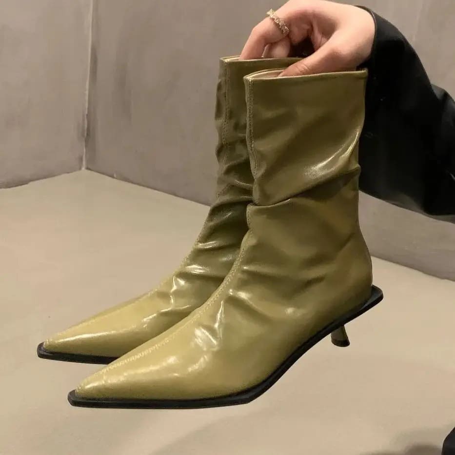 Bota de Couro Salto Baixo Cano Curto - Versão Verde Exercito - Lojas LA