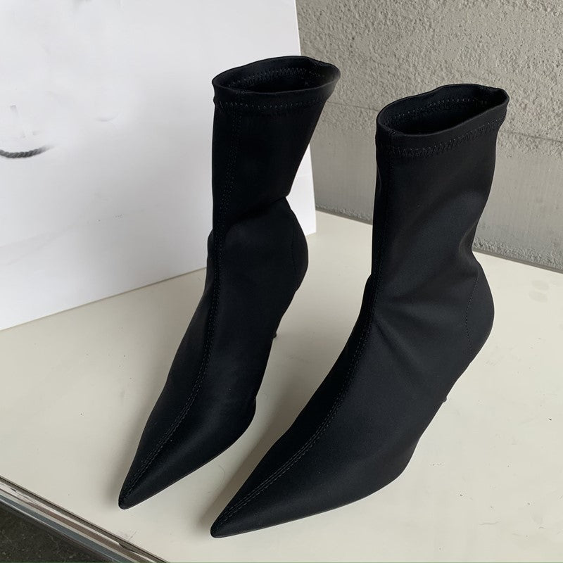 Bota De Salto Alto Em Tecido Elástico Modelo DAYARA - Versão Preta - Lojas LA
