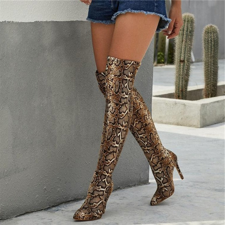Bota Feminina Cano Longo Modelo LEOPARDO - Vista Principal Animal Print - Lojas LA