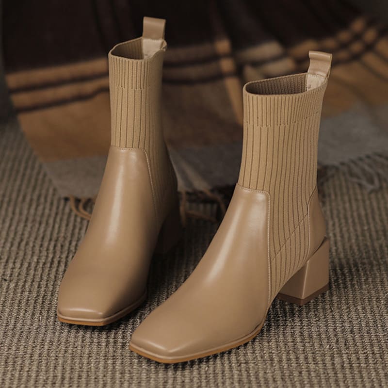 Bota Feminina Cano Curto Com Tecido Elástico Modelo CONFORT - Versão Preta - Lojas LA